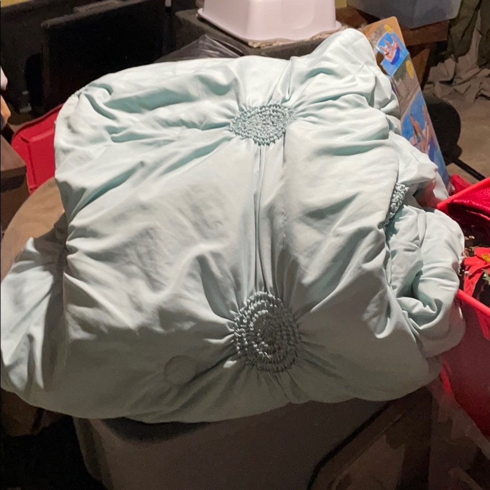 Baby Blue queen comforter
